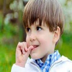ناخن جویدن در کودکان دوزبانه